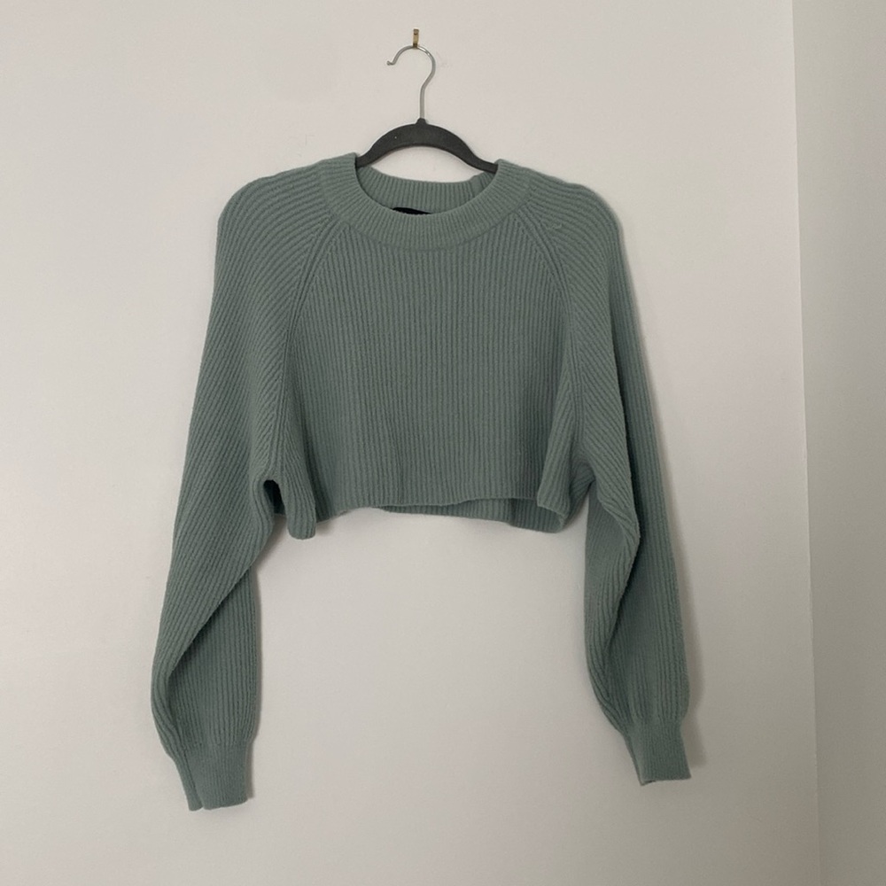 Grey/blue cropped sweater